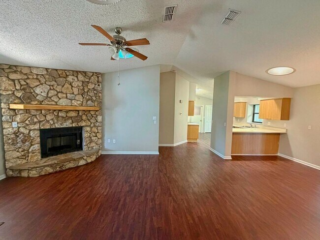 Building Photo - 38 Berkshire Ln