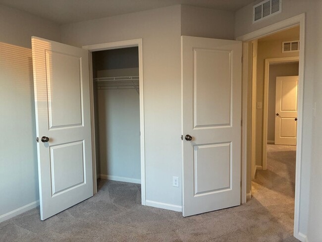 Building Photo - 105 S Osprey Ct