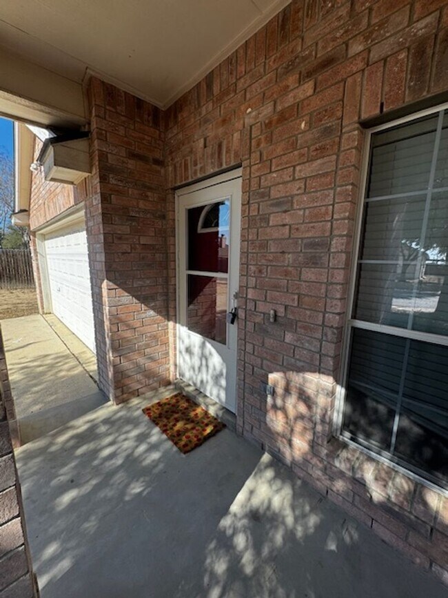 Building Photo - Spacious Updated One-Story Home in Northwest San Antonio