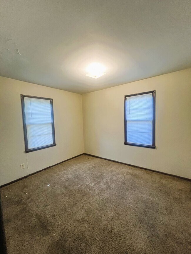 Building Photo - 5216 Foster Dr