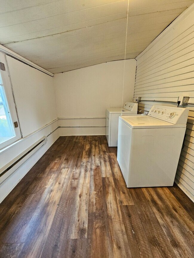 Building Photo - 1639 Wendler Ave SW