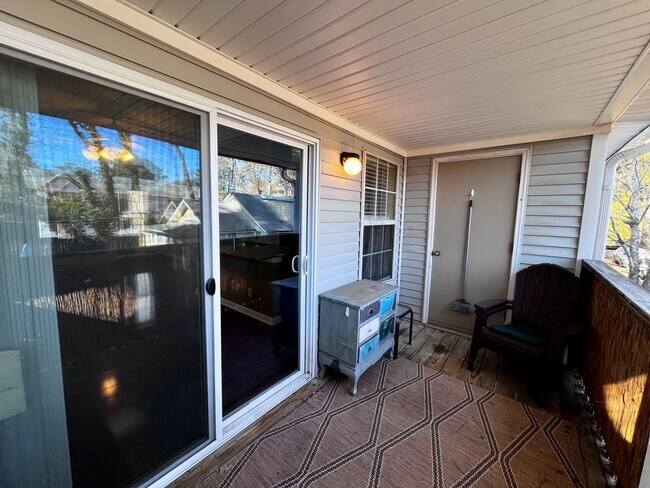 Building Photo - 2 bedroom 2 bathroom condo blocks from the Virginia Beach Oceanfront.