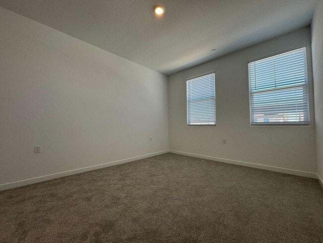 Building Photo - Move-In Special! 1 Week Free Rent – Spacio...