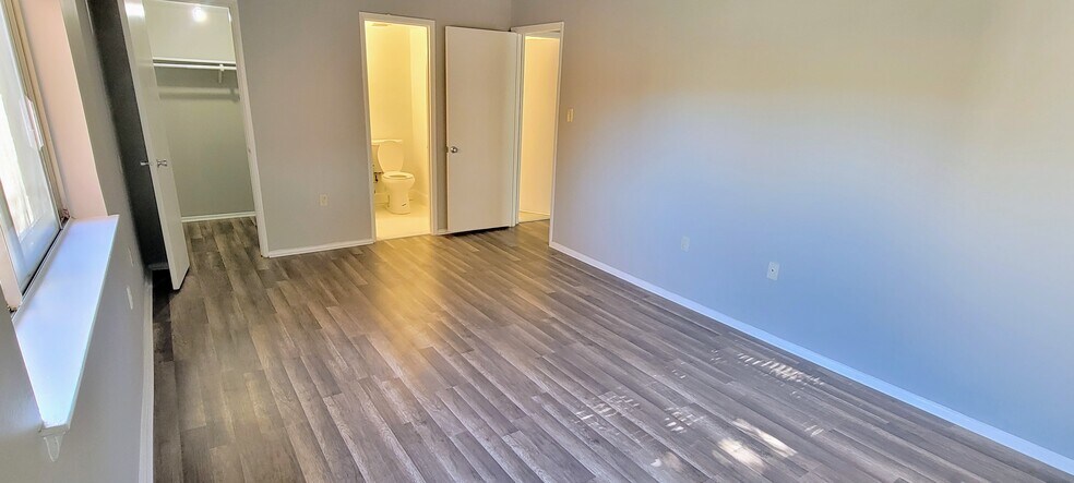 Building Photo - 11320 Cherry Hill Rd