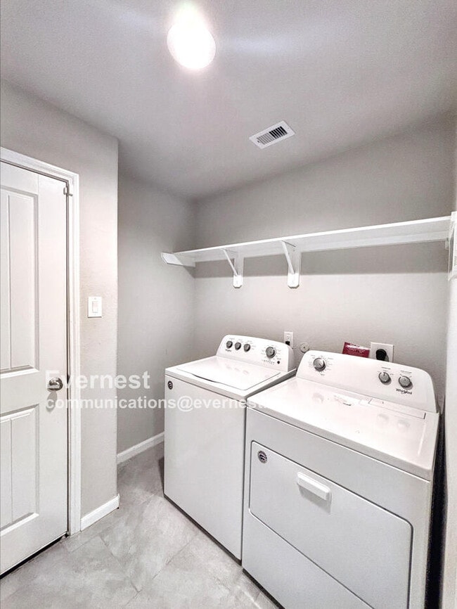 Building Photo - 7418 Highland Chase Dr