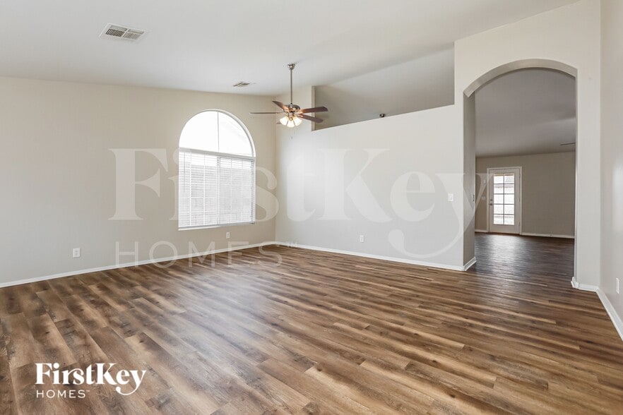 Building Photo - 3645 E Shapinsay Dr