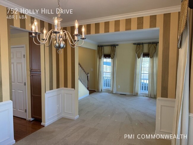 Building Photo - 752 Holly Hill Dr