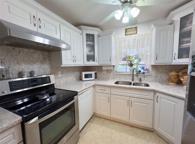 Building Photo - 4525 NW 3rd Ct