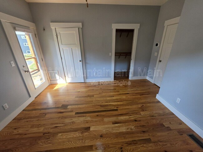 Building Photo - 156 Bradley St