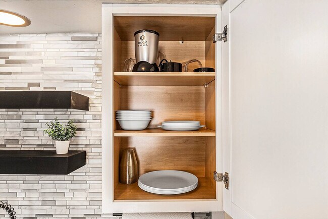 Building Photo - 415 6th St NW