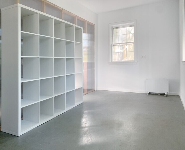 Building Photo - 33 Evergreen Rd