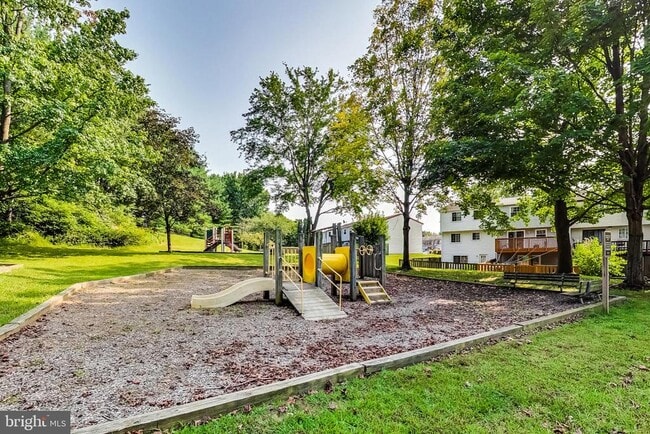 Building Photo - 11141 Captain's Walk Ct