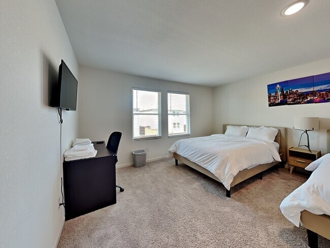 Building Photo - 14141 Emeric St