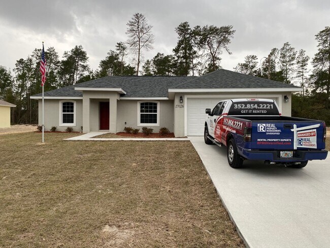 Building Photo - Custom Home - Desirable SW Ocala Neighborhood 3/2/2 - $250 off first months rent