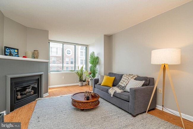 Building Photo - 851 N Glebe Rd