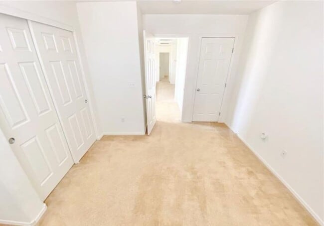 Building Photo - ENJOY THIS STUNNING 3 BEDROOM WITH A TRANQ...