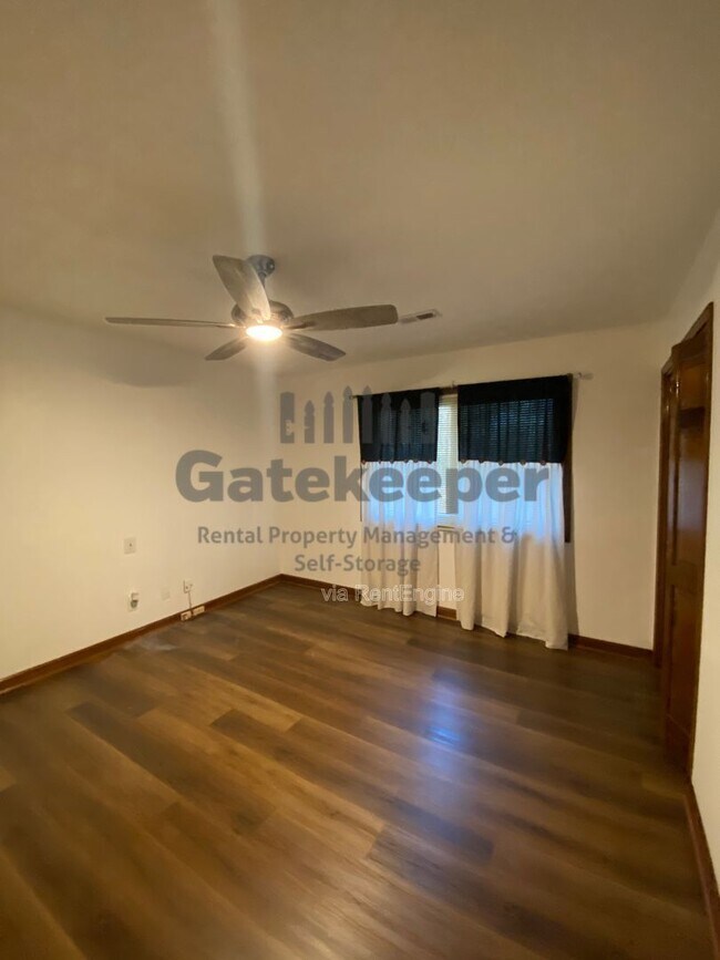 Building Photo - 335 Fairfield Cir