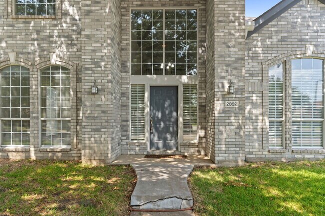 Building Photo - 2802 Briarbrook Ln