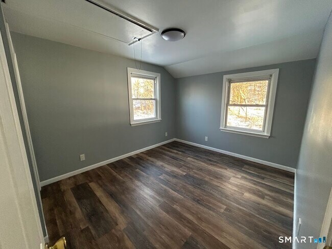 Building Photo - 244 Woodlawn Cir