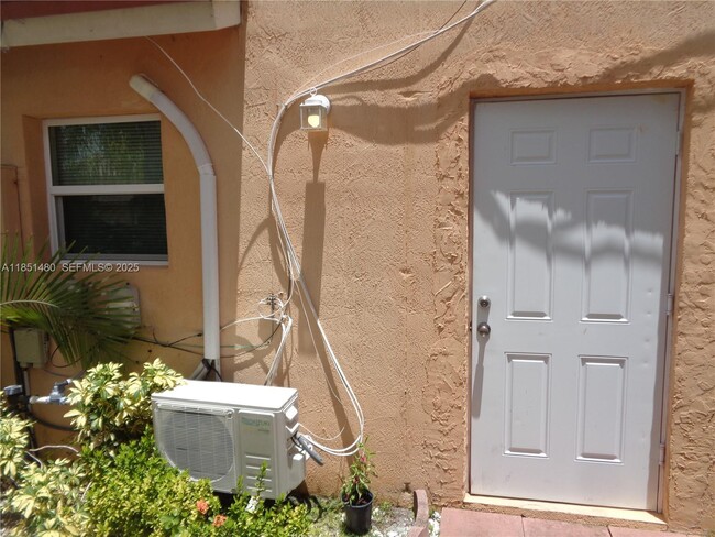 Building Photo - 2060 SE 14th St