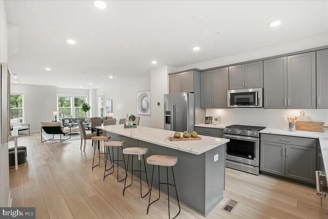 Building Photo - 12768 Sunrise Valley Dr