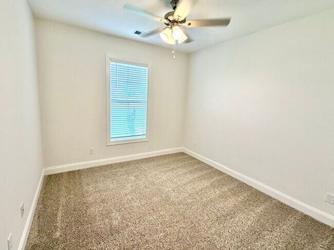 Building Photo - Now Leasing a 5-bedroom 3 bath home in Olive Branch @ Southbranch.