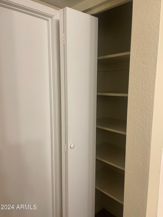 Building Photo - 2846 E Kathleen Rd