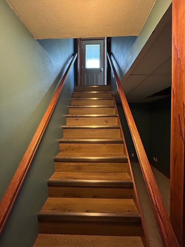 Building Photo - 3470 S Hillcrest Dr