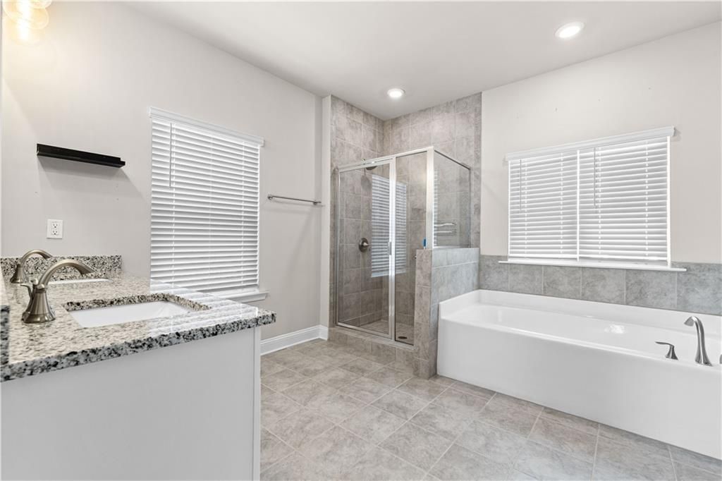 Building Photo - 156 Adams Cir