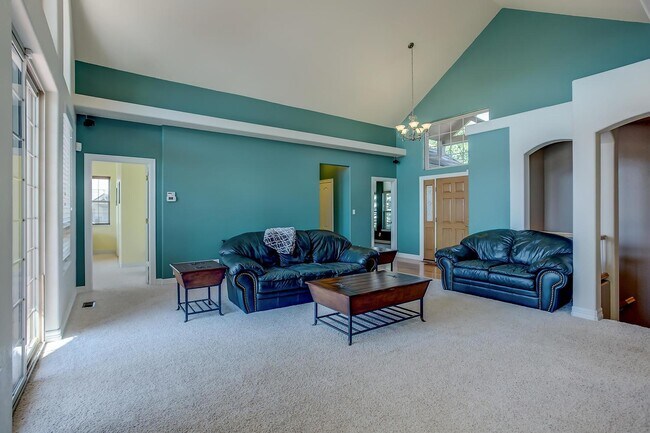 Building Photo - Beautiful Home in Gated Community