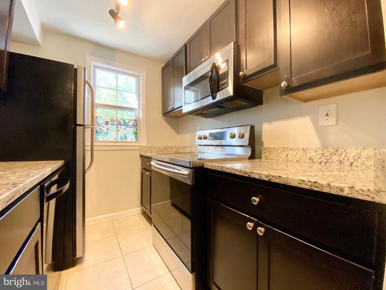 Building Photo - 824 S Arlington Mill Dr