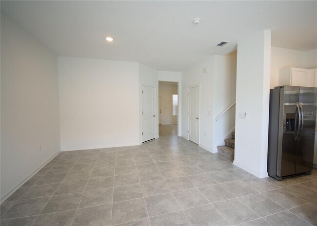 Building Photo - 2500 Skyline Lp
