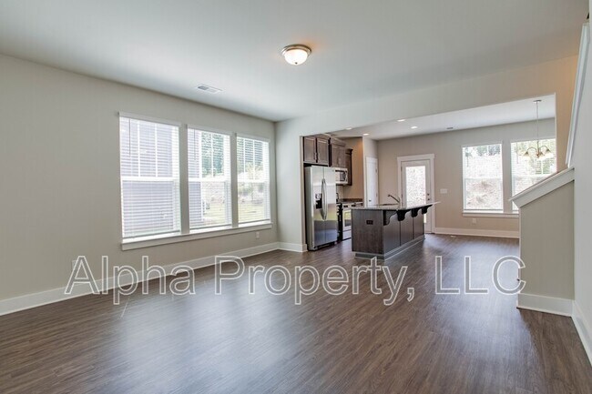 Building Photo - 385 Hague Dr