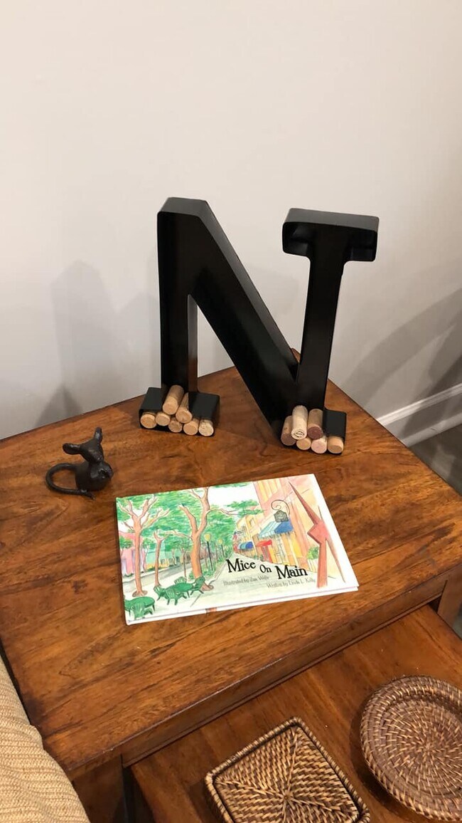 Building Photo - 13 Bigby St