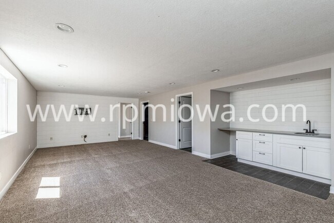 Building Photo - NORTH ANKENY HOME!! 4 Bedroom, 2.5 Bathroom Home