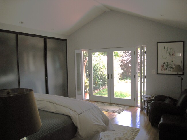 Master bedroom, custom closet , vaulted ceiling - 2542 Kelton Ave