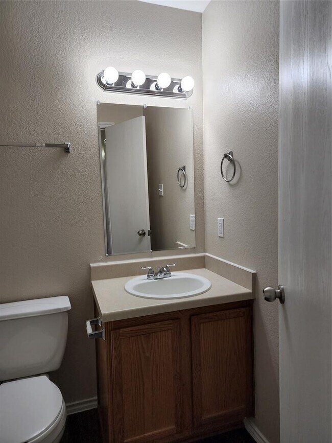 Building Photo - 18016 Honey Locust Ln