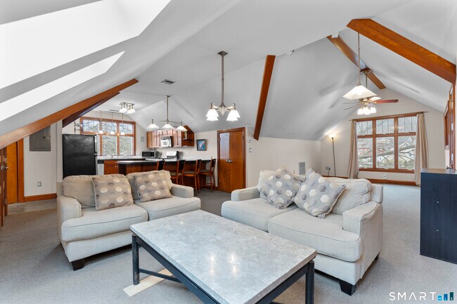 Building Photo - 105 Howe Ave