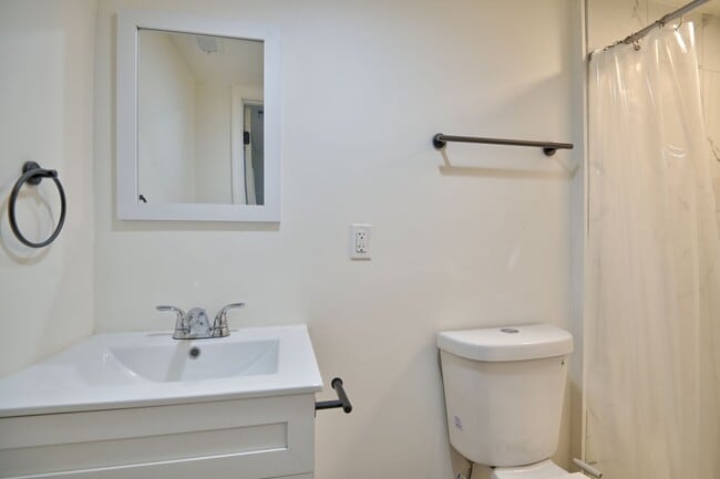 Building Photo - COMING SOON! Modern Living Awaits in This Fully Renovated 2BR Home in Rock Hill!