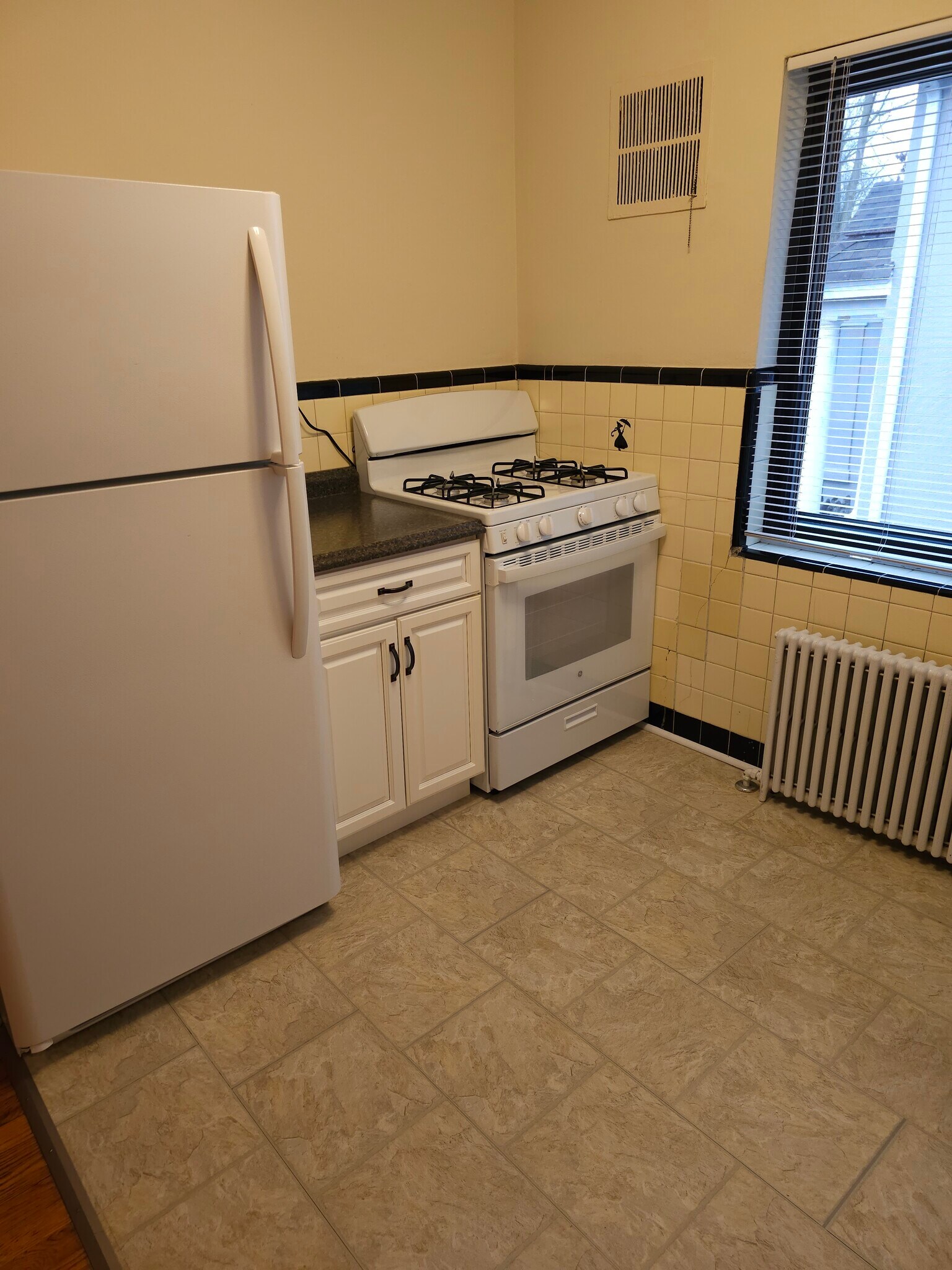 Building Photo - 234 Woolper Ave