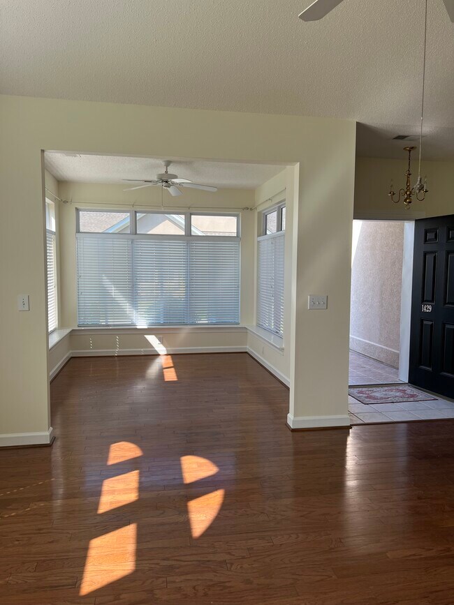 Building Photo - 1429 Thames Ct