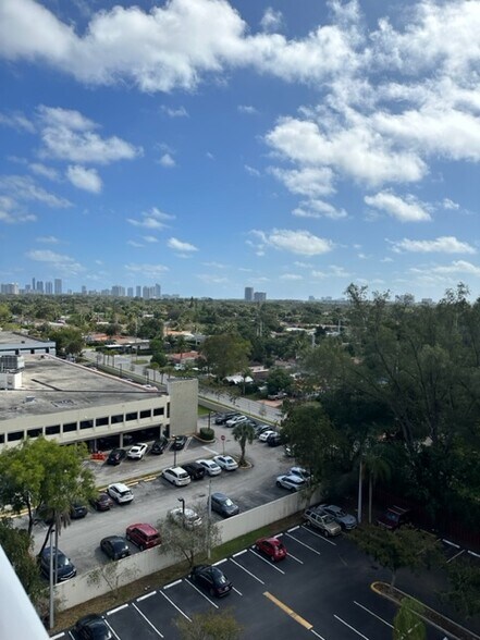 Building Photo - 1300 NE Miami Gardens Dr