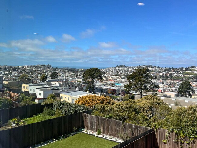 Building Photo - "Charming Urban Retreat: Cozy 1-Bedroom Haven in Daly City!"