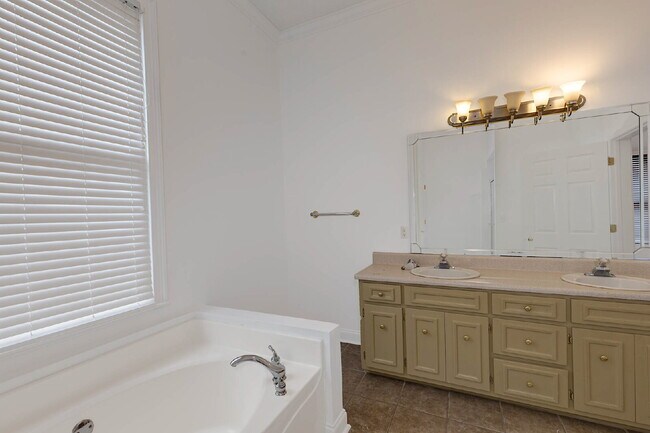 Building Photo - 1601 18th St