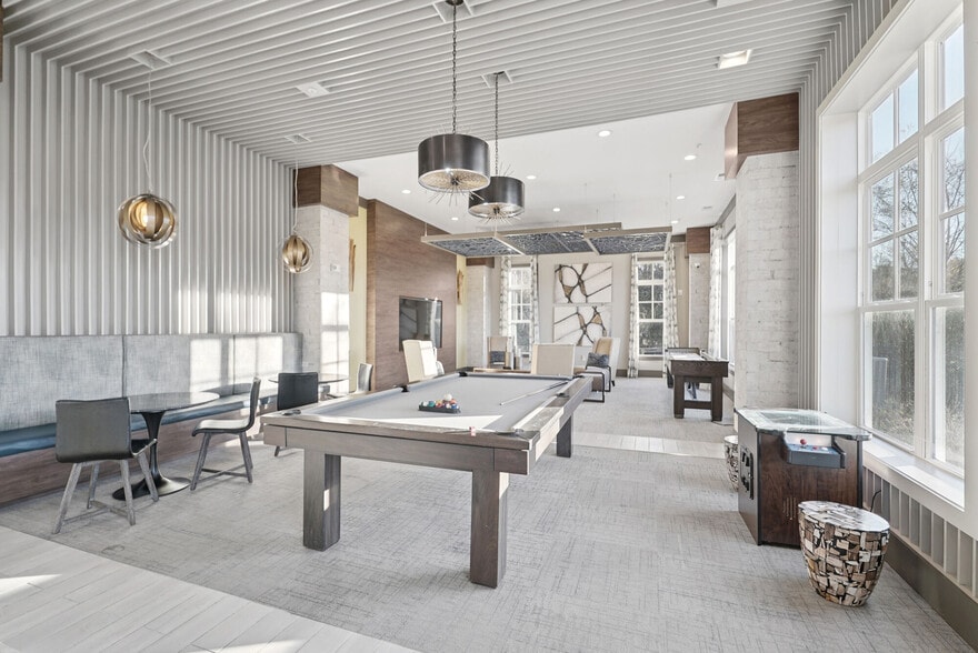 Building Photo - 5th Street Place