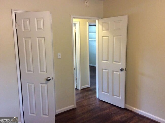 Building Photo - 105 E Mimosa Dr