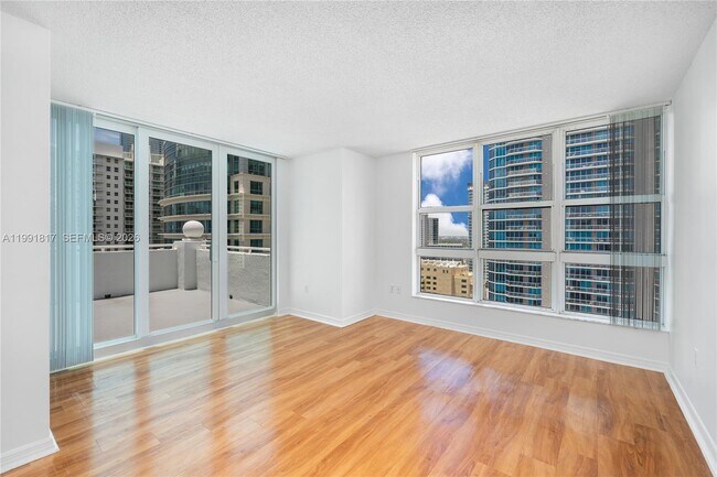 Building Photo - 1111 Brickell Bay Dr