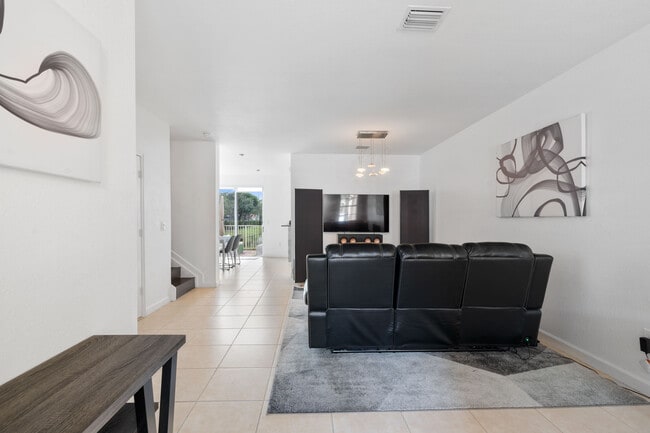 Building Photo - 8618 NW 113th Ct