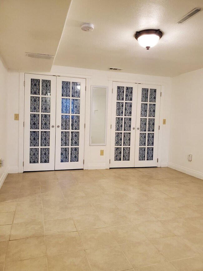 Building Photo - Cute, Quiet and Renovated One Bedroom Finished Basement in Eaton