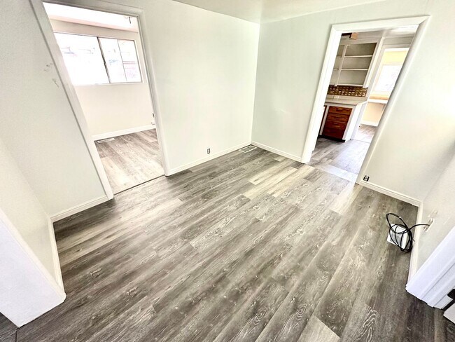 Building Photo - Cozy Price Rental